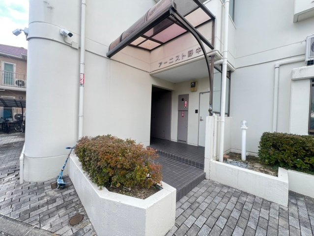 アーニスト野中のエントランス