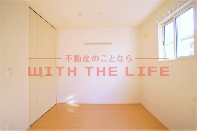 エマーブルⅢ【10，000円キャッシュバック対象物件】の洋室|個人の部屋や寝室として使える洋室です