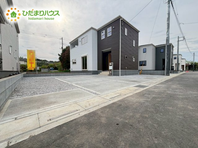 深谷市小前田　第4　新築一戸建て　リーブルガーデン　02の駐車場|3台駐車可能！急な来客時にも安心ですね♪