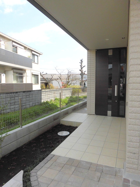 ＭａｉｓｏｎＡのエントランス|★１階の陽あたりも良好／物件前面の通りからも離れています★