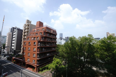 【展望】 | 【上質リノベ】ロイヤルロッコー柳橋公園 | 【四季を感じる】
四季の移ろい・爽やかな青空や風を感じられ
自然を愉しめるパノラマビュー。
毎日の暮らしに余裕を感じさせてくれる、
遮る物の無い開放的な眺望を是非、ご堪能ください。