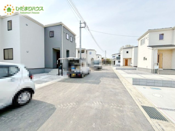 深谷市小前田　第4　新築一戸建て　リーブルガーデン　03の前面道路含む現地写真|前面道路幅6ｍ☆車の出入りもラクラクできちゃいます(^^♪
		
