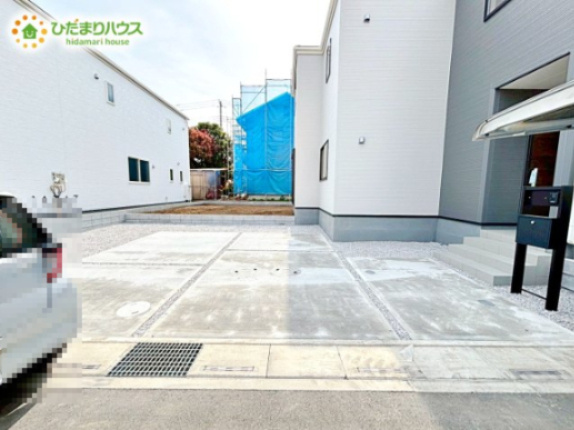 深谷市小前田　第4　新築一戸建て　リーブルガーデン　03の駐車場|急な来客時にも安心な、並列駐車3台まで可能です(^^♪					
