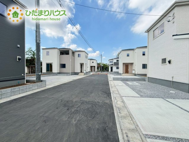 深谷市小前田　第4　新築一戸建て　リーブルガーデン　04の前面道路含む現地写真|閑静な住宅地で叶える静かな暮らし(^^)/			
