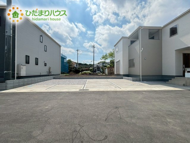 深谷市小前田　第4　新築一戸建て　リーブルガーデン　04の駐車場|急な来客時にも安心な、並列駐車3台まで可能です！				
