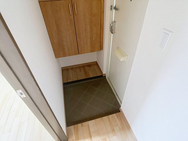 メゾンロイヤルBの玄関