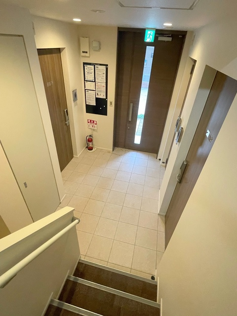 ＨＥＢＥＬＭＡＩＳＯＮ都筑　ＷＥＳＴのロビー|オートロック入れば屋内共用部