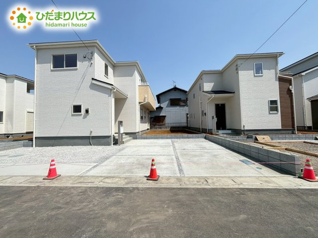 深谷市小前田　第4　新築一戸建て　リーブルガーデン　08の駐車場|ゆとりある駐車スペースは、親戚や友達が遊びにきても敷地内に駐車でき、
近所に迷惑かけなくてすみます。										
