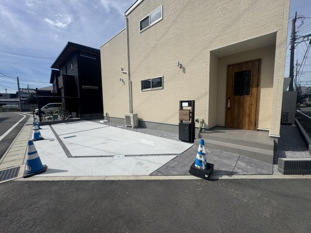 新築　高崎市江木町10区画　10号棟の駐車場|現地写真　縦列ですが車種によっては車の入れ替え必要なしです♪