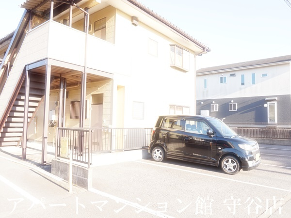 カーサ中田の駐車場