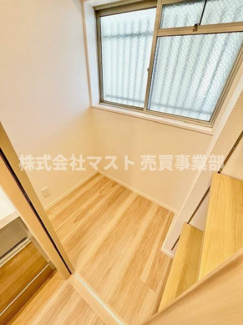 ローレルハイツ北天満1号棟の収納|◆収納棚もあり、バッグや小物類もすっきり整頓できます！
