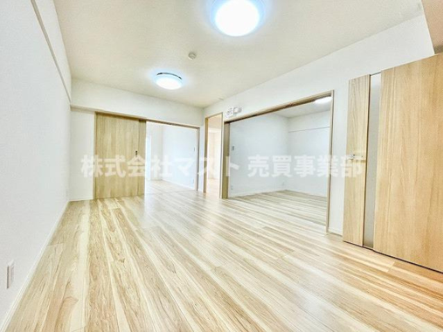 ローレルハイツ北天満1号棟の居間・リビング|◆東向きで採光も良好、自然に光が入りくつろげる空間になりそうです♪