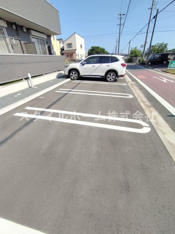 オッツ草間の駐車場