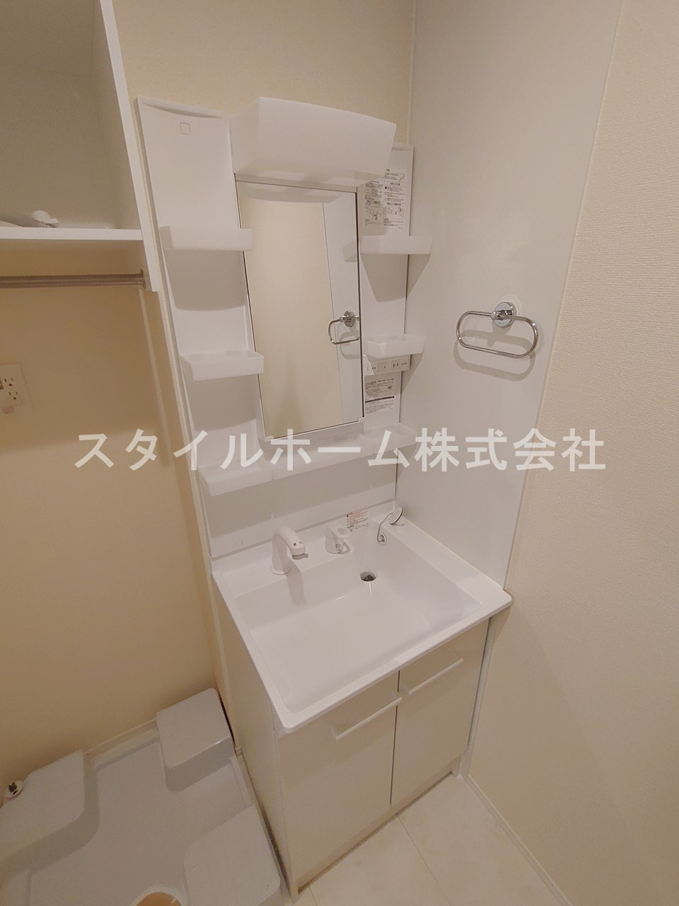 オッツ草間の洗面所|別部屋写真です。