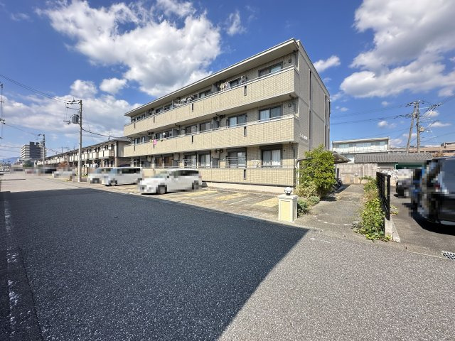 ジュネス北御座の駐車場
