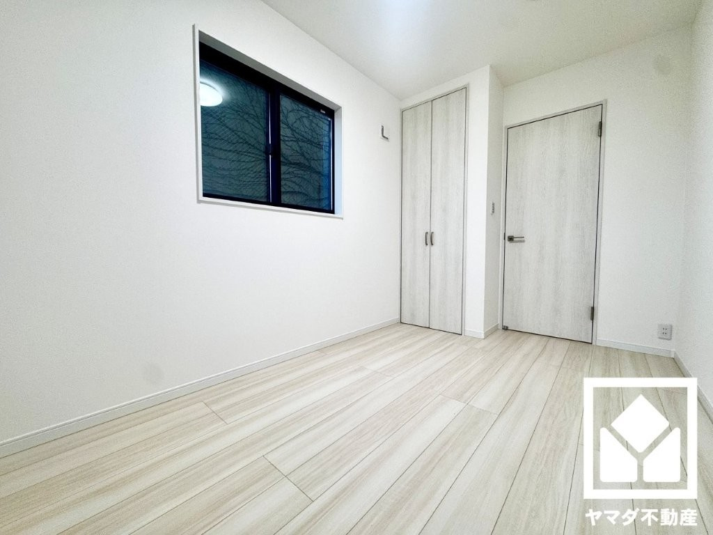 伏見区深草大亀谷西寺町　B号地の洋室