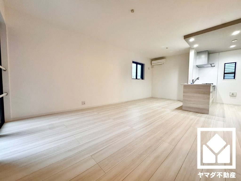 伏見区深草大亀谷西寺町　B号地の居間・リビング