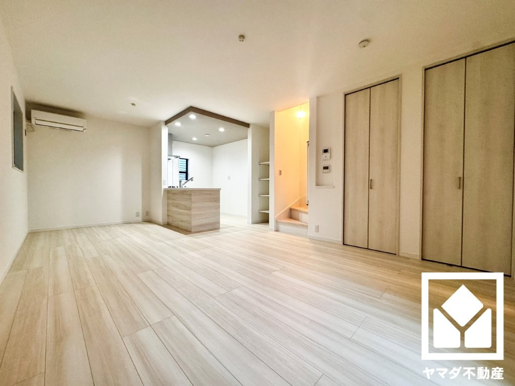 伏見区深草大亀谷西寺町　B号地の居間・リビング