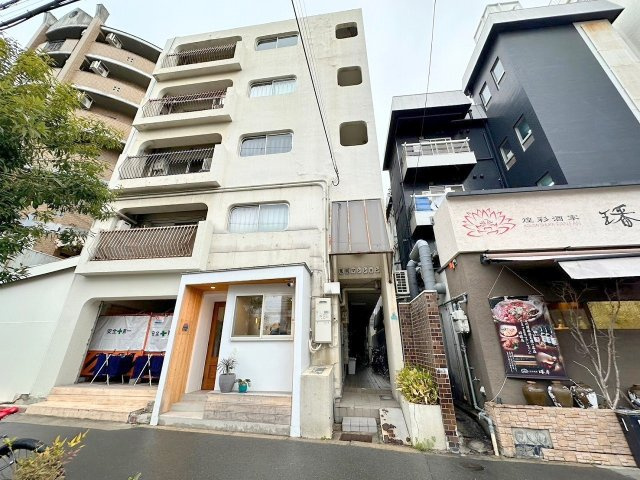 東明マンションの外観