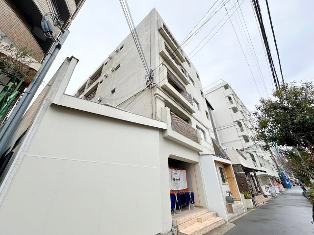 東明マンションの外観