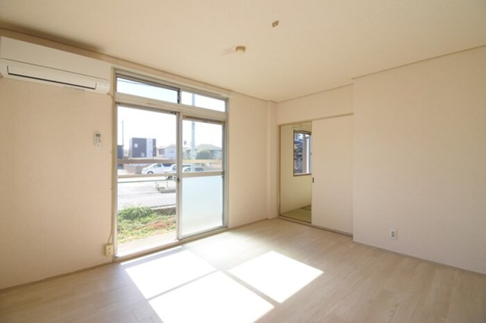 神取ハイツの寝室|洋室８帖