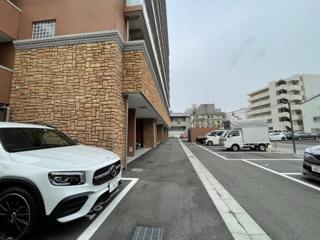 グランカーサ新大阪SOUTHの駐車場