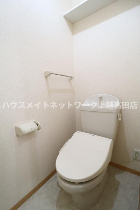 タウンコートくろい駅東 Ⅲのトイレ|温水洗浄便座