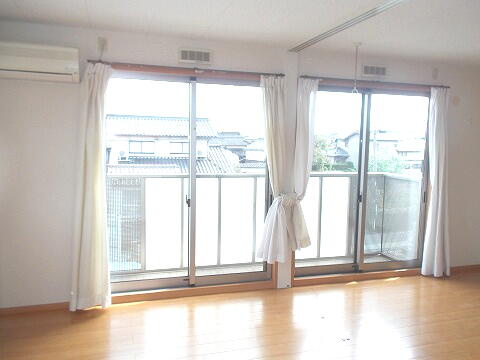 エバーグリーンオーク Bの居間・リビング