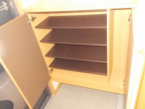 エバーグリーンオーク Bの玄関