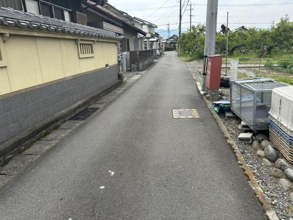 本巣市政田字清水の前面道路含む現地写真