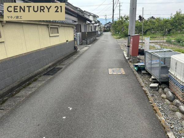 本巣市政田の売地の前面道路含む現地写真
