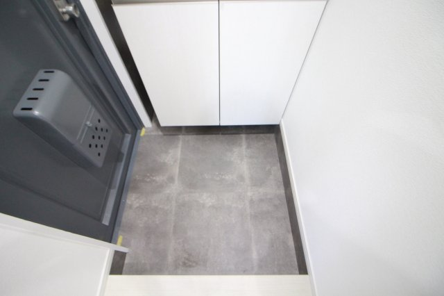 ホワイトハウス荏子田の玄関|105号室のお部屋の写真となります。
※リノベーション後は同じような作りになりますが、一部異なる可能性もございます。