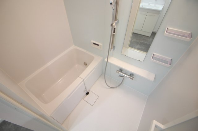 ホワイトハウス荏子田の浴室|105号室のお部屋の写真となります。
※リノベーション後は同じような作りになりますが、一部異なる可能性もございます。