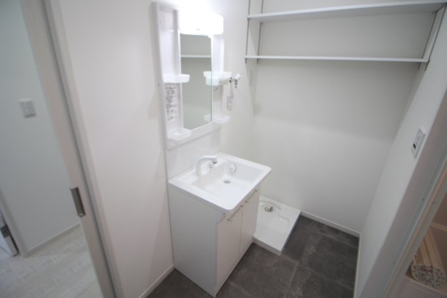 ホワイトハウス荏子田の洗面所|105号室のお部屋の写真となります。
※リノベーション後は同じような作りになりますが、一部異なる可能性もございます。