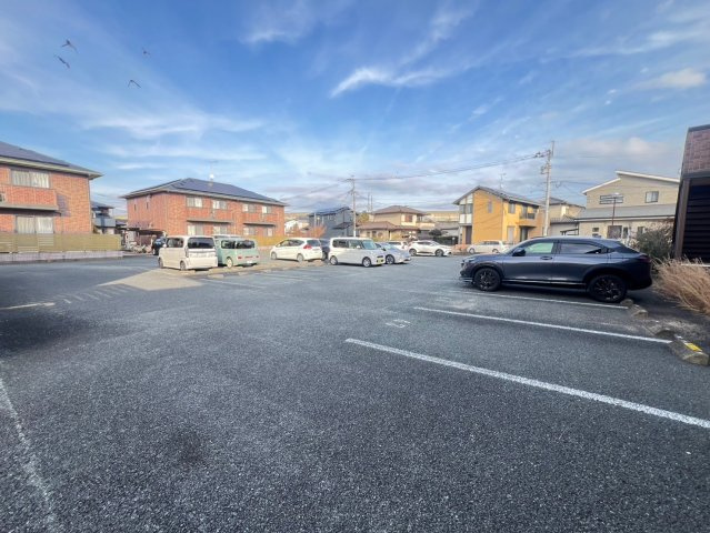 メルベーユ・ドミールD棟の駐車場