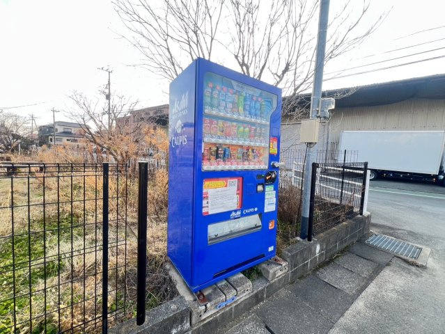 メルベーユ・ドミールD棟のその他共用部分|敷地内に自動販売機があります