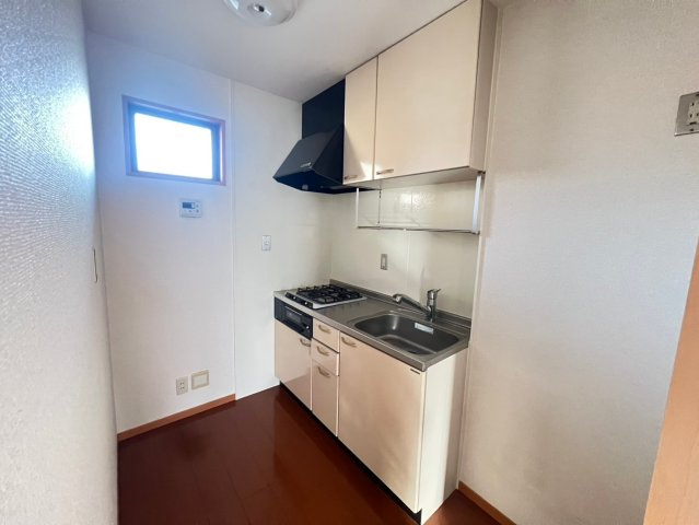 メルベーユ・ドミールD棟のキッチン|ドア付きのキッチンです