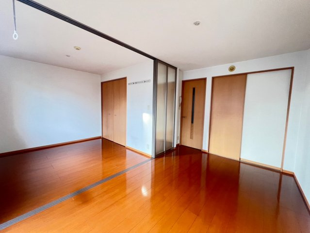 メルベーユ・ドミールD棟の居間・リビング|開放感があります