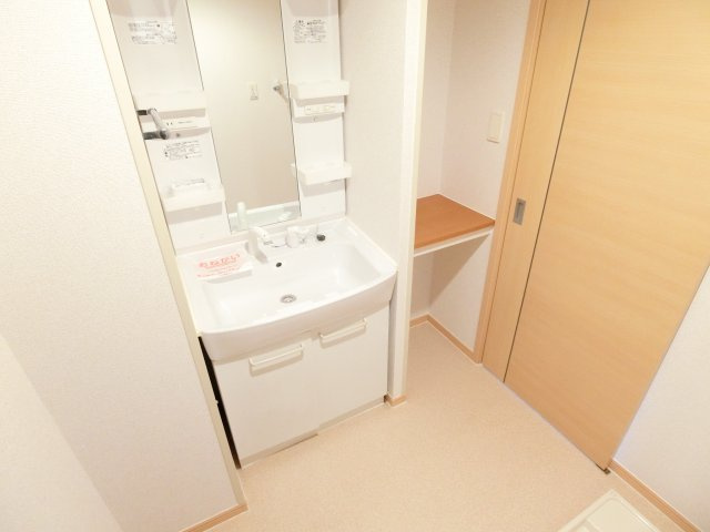 メゾンジャスティス の洗面所