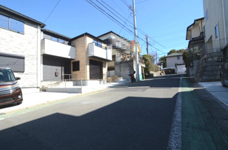 【前面道路含む現地写真】