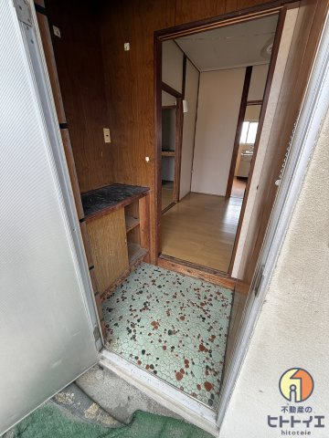 さつきハイツの玄関