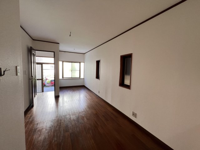 野田町８丁目貸家の居間・リビング