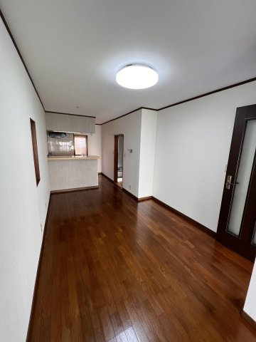 野田町８丁目貸家の居間・リビング