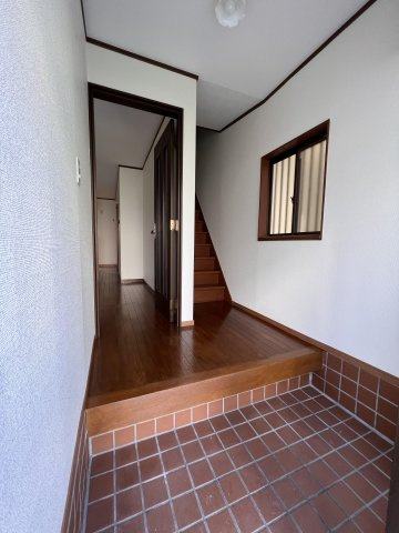 野田町８丁目貸家の玄関