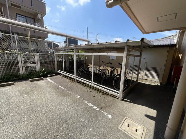 【駐車場】 | メゾン三田赤坂 | 駐輪場です