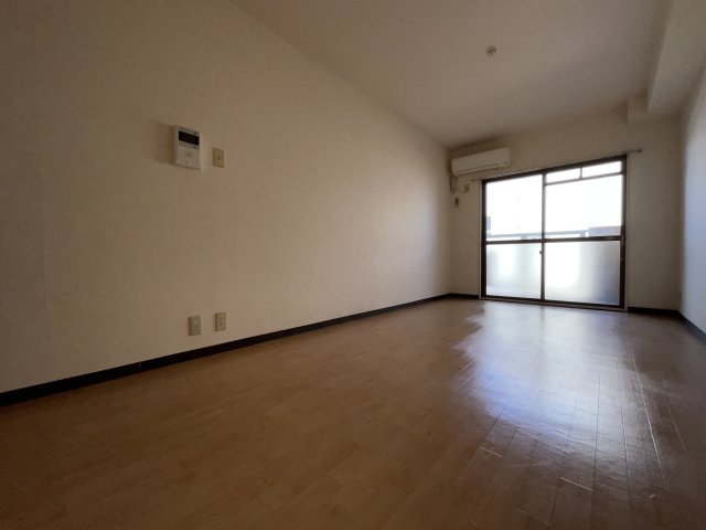 【居間・リビング】 | メゾン三田赤坂 | 居室です