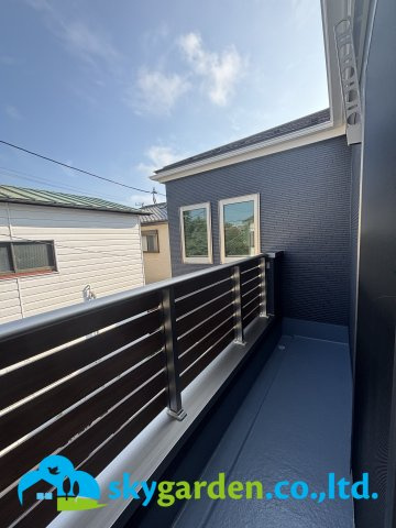 平塚市平塚1期　新築戸建　全2棟1号棟のバルコニー