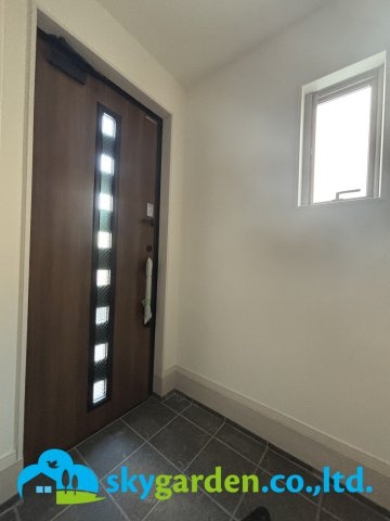 平塚市平塚1期　新築戸建　全2棟1号棟の玄関