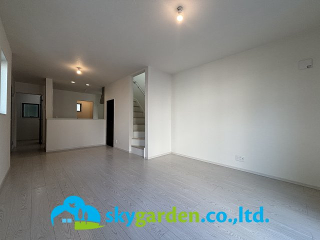 平塚市平塚1期　新築戸建　全2棟1号棟の居間・リビング