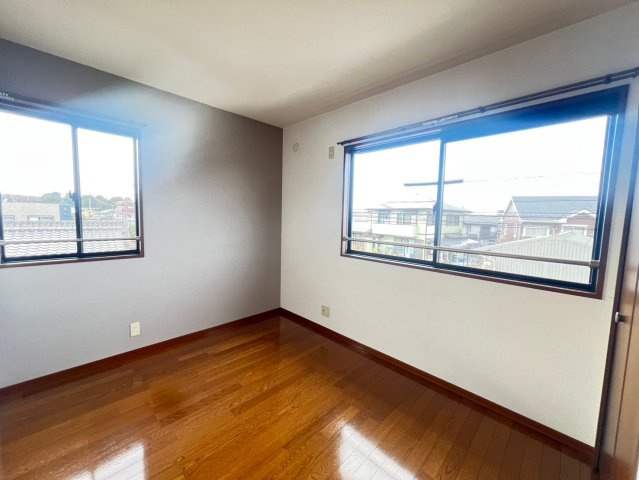 クレール山口の洋室|角部屋なので窓多めで明るいです